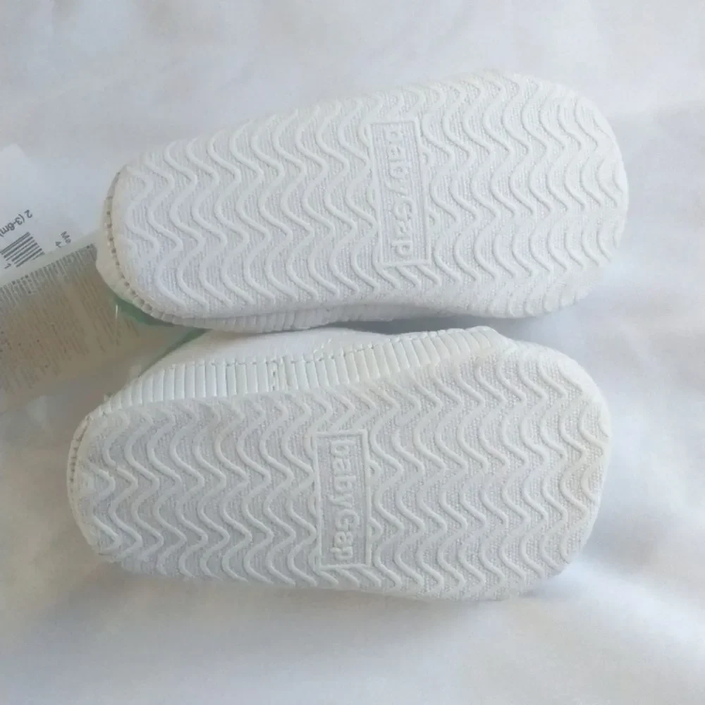 NWT BabyGap Canvas Crib Shoes